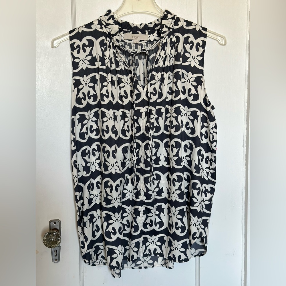 Stunning Sleeveless Blouse